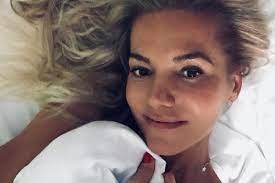 Albumy a merch nájdeš na: Spevacka Dara Rolins Ma Navlas Rovnaku Dvojnicku Dokonca Maju Rovnaky Aj Vek Pozrite Ako Sa Podobaju Galeria 6 Feminity Sk