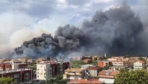 Un incendio, alimentato dalle alte temperature e dal vento caldo, sta interessando un'ampia zona a san silvestro, zona colle renazzo a pescara. Oktdmayztw0npm