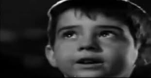 Marcelino: ¿Y cómo son? ¿Qué hacen las madres?, Jesús: "Dar Marcelino,  siempre dar", Marcelino: ¿Y qué dan?, Jesús: "Dan todo, se dan a sí mismas,  dan a los hijos sus vidas y la lus de sus ojos, hasta ...