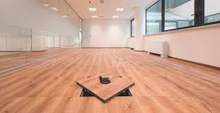 Il pavimento galleggiante da esterno uniflair è flessibile, pratico e semplice da installare anche all'esterno, grazie alla pavimentazione sopraelevata pedonabile. Pavimento Newfloor