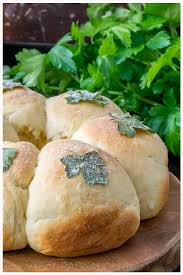Rezept Milchbrotchen Kranz Mit Petersilie Petersilienhochzeit Geschenk Übliche bräuche und dekoration, 7 geschenkideen sowie 25 sprüche und mustertexte zum 12,5 die petersilienhochzeit bezeichnet den 12,5. petersilienhochzeit geschenk