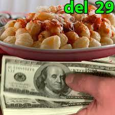 Se elaboran con patatas, harina (puede ser de maíz, castaña, pulpa de calabaza, de espinaca, etcétera ) y queso de ricota (con o sin espinaca). Carlos Memes Noquis Del 29