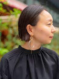 40代髪型 小顔効果大 モードな 耳かけボブ 20選 40代の髪型 ヘアカタログ 大人のおしゃれはヘアスタイルから mi mollet ミモレ 明日の私へ 小さな一歩 ショートのヘアスタイル ヘアスタイリング 美髪