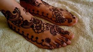 Kemudian henna pengantin, henna kaki, henna telapak di bagian jari juga dibuatkan suatu ornament agar tampak semakin berisi. Gambar Henna Kaki Simpel Henna Hand Tattoo Hand Henna Henna Mehndi Design
