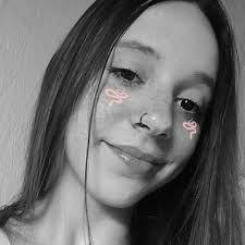 Bee Acosta (@bee_acosta)