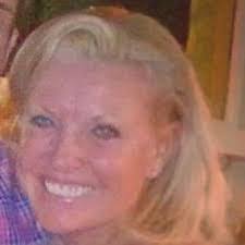 Lori Bloom's Instagram, Twitter & Facebook