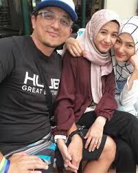 Tahniah puan erra fazira dan suami atas pernikahan sebentar tadi. Erra Fazira Akui Tahu Masalah Rumah Tangga Bekas Suami The Netizen