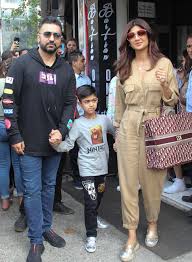 Play shilpa shetty hit new songs and download shilpa shetty mp3 songs and music album online on gaana.com. Shilpa Shetty Steps Out With Family Masala Com