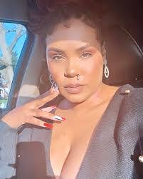 Lenora Stone's Instagram, Twitter & Facebook