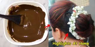 Doing highlights at home is not something you can do in five minutes, but you can always get good results if you give it enough time and patience. How To Highlight Hair At Home With Or Without Highlighting Kits Makeupandbeauty Com