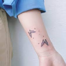 Small tattoos may be discreet, but that doesn't mean they don't have a huge impact. 28 Cool Small Tattoos For Women In 2021 Saved Tattoo