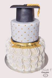 Black White And Gold Graduation Cake Gateau De Graduation Blanc Noir Et Or Graduation Desserts Chocolate Wedding Cake Gold Graduation Party