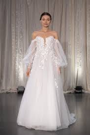 From hidden messages in wedding dresses to sustainable flowers, bubble confetti, vegan menus and bridal hats, the biggest wedding trends of 2020 have been revealed. The Biggest Wedding Dress Trends For 2020 Onefabday Com