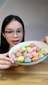Macaron Màu Nâu Mắt Dora