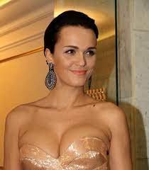 Anastasia vladimirovna slanevskaya, known professionally as slava, is a russian singer, actress, model and public figure. Pevica Slava Pokazala Grud Pravda Urfo