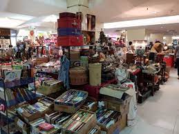 Azai shack entreprise began as car boot seller and flea market, amcorp mall seller back in 2012, selling various branded toys before subsequently diversifying into physical shop at mall. Amcorp Mall S Flea Market Live Life Lah