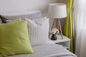 Ob wandleuchten, deckenleuchten, standleuchten oder einbauleuchten, sie alle sorgen für gute beleuchtung und atmosphäre. Welche Lampe Passt In Mein Schlafzimmer Zuhause Bei Sam