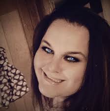 Who specializes in tight ring curls or curly hair haircut?