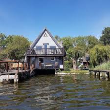 Es gibt die möglichkeit, ein einsames haus am see zu mieten, aber auch größere häuser mit luxusausstattung sind möglich. Ferien Am Wasser Ferienhaus Ferienwohnung Oder Unterkunft Mieten Und Buchen Ferienhaus Ferien Ferienhaus Am See