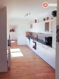 Die wohnung gliedert sich in eine wohnküche mit gut ausgestatteter küche, schlafzimmer, vorraum + abstellnische, badezimmer mit badewanne und waschmaschinenanschluss, sowie einem separaten wc. Freundliche 2 Zimmer Wohnung Mit Kuche 66 M 731 91 4020 Linz Willhaben