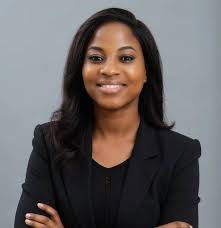 O sucesso de um homem, depende sempre da mão de uma mulher. Se estiveres a  subir, suba com ela.