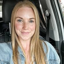 Ashley Versteeg's Instagram, Twitter & Facebook