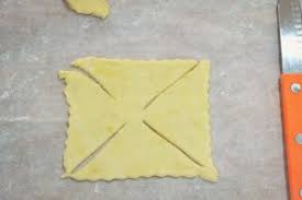 Le chiacchiere a girandola sono un dolce simpatico e goloso per carnevale: Girandole Dolci Di Carnevale Un Pizzico Di Pepe Rosa