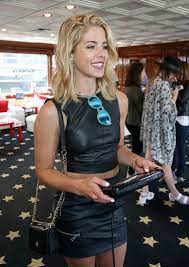 Yes, she is a very sexy woman, and emily bett rickards's bra and breast size prove that she can carry off any dress in style. Pin On Arrow The Flash Legends Supergirl