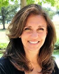 Lori Robidoux's Instagram, Twitter & Facebook