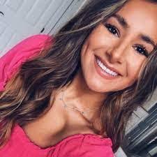 Danielle Mellott's Instagram, Twitter & Facebook