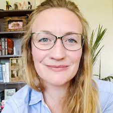 Laurie Mortimore's Instagram, Twitter & Facebook