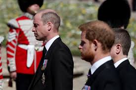După ce a fost educat în diferite școli din marea britanie și a petrecut câteva. PrinÅ£ii William Si Harry VÄzuÅ£i Discutand ImpreunÄ La Incheierea Funeraliilor Bunicului Lor Philip Stirileprotv Ro