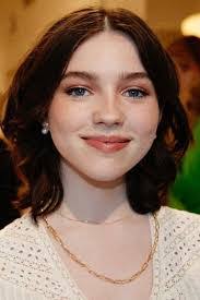 Erin Ainsworth's Instagram, Twitter & Facebook