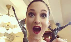 The benois de la danse is a major international dance prize for ballet professionals produced in cooperation with the bolshoi theatre in on 22 may 2019 on the historic stage of the bolshoi theatre will take place festival benois de la danse — 2019 under the artistic leadership of yuri grigorovich. Les Benois De La Danse 2019 Les Resultats Danses Avec La Plume L Actualite De La Danse