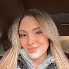 Kendra Paulson's Instagram, Twitter & Facebook