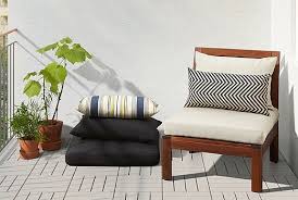 Ob Grosser Garten Oder Kleiner Balkon Mit Hallo Und Greno Kissen Fur Draussen In Blau Gra Kleiner Balkon Sitzgelegenheiten Im Freien Sitzmoglichkeiten Im Freien