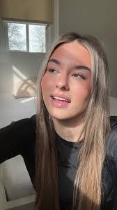 Jill Aman's Instagram, Twitter & Facebook