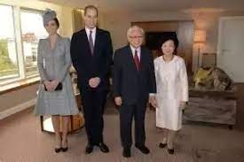 A member of the people's action party (pap), he became singapore's second prime minister on 28 november 1990, succeeding lee kuan yew. Singapore Why Did The Cabinet Members Prefer Goh Chok Tong Over Dr Tony Tan To Replace Lee Kuan Yew As Pm In 1990 Quora