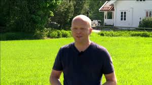 Sola skinner på trygve slagsvold vedum, så skyggen faller på jonas gahr støre. Splm21 Trygve Slagsvold Vedum Partileders Tale Youtube