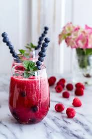 Un Smoothie Minceur Vitamine Au Gout Rafraichissant Recette De Smoothie Aux Fruits Rouges Recette Smoothie Fruit Recettes De Boissons Smoothie Recette