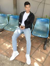 Điều đáng mừng là văn thanh được ký hợp đồng với câu lạc bộ vojvodina novi sad ở quốc gia serbia, anh là người ghi nhiều bàn thắng cho u22 trong năm 2017. Pose Ä'iá»ƒn Trai Láº¡i Con Chung Thá»§y VÅ© VÄƒn Thanh Tuyá»ƒn U23 Ä'i Ä'au CÅ©ng Chá»‰ Diá»‡n 3 Ä'oi Giay Nay