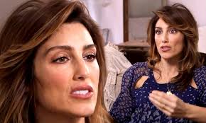 On this surgery the eyelid that has become sagging will be cut off to match with the shape of the eyes. Jennifer Esposito Was Checked Into Psychiatric Ward After Seeking Help For Tooth Daily Mail Online