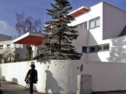Das siedlungswerk realisiert gemeinsam mit dem deutschen roten kreuz (drk) kreisverband stuttgart e. Bauhaus Weissenhof Siedlung Architektur Kultur Planet Wissen
