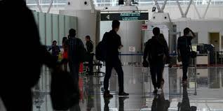 _*supervisor security 1 orang & asst. Tertinggal Di Bagasi Porter Nyaris Dibawa Terbang Pesawat Di Bandara Juanda