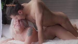 Pigra pecorina mattutina con lui che viene dentro - Video Porno Gratis -  YouPorn