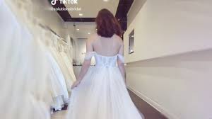 Maybe you would like to learn more about one of these? Brautkleid Sorgt Fur Spott Wegen Diesem Detail