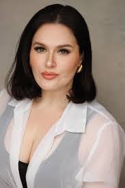 Ariel Hack's Instagram, Twitter & Facebook