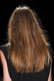 Une petite coupe blonde bien structurée pour montrer à votre patron que la nana organisée (et. Coiffure Cheveux Mi Longs Les Modeles De 2021 Doctissimo