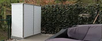Gartenschrank Weiss Mit Hpl Turen Und Alurahmen Die Turen Konnen In Beliebigen Farben Und Dekoren Mit Schmalen Breit Gartenschrank Gartenschrank Metall Garten