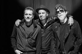 Titãs is a brazilian rock band formed in são paulo, in 1982, active for 31 years. Titas Lancam Versao Acustica De Mesmo Assim Confira Ofuxico